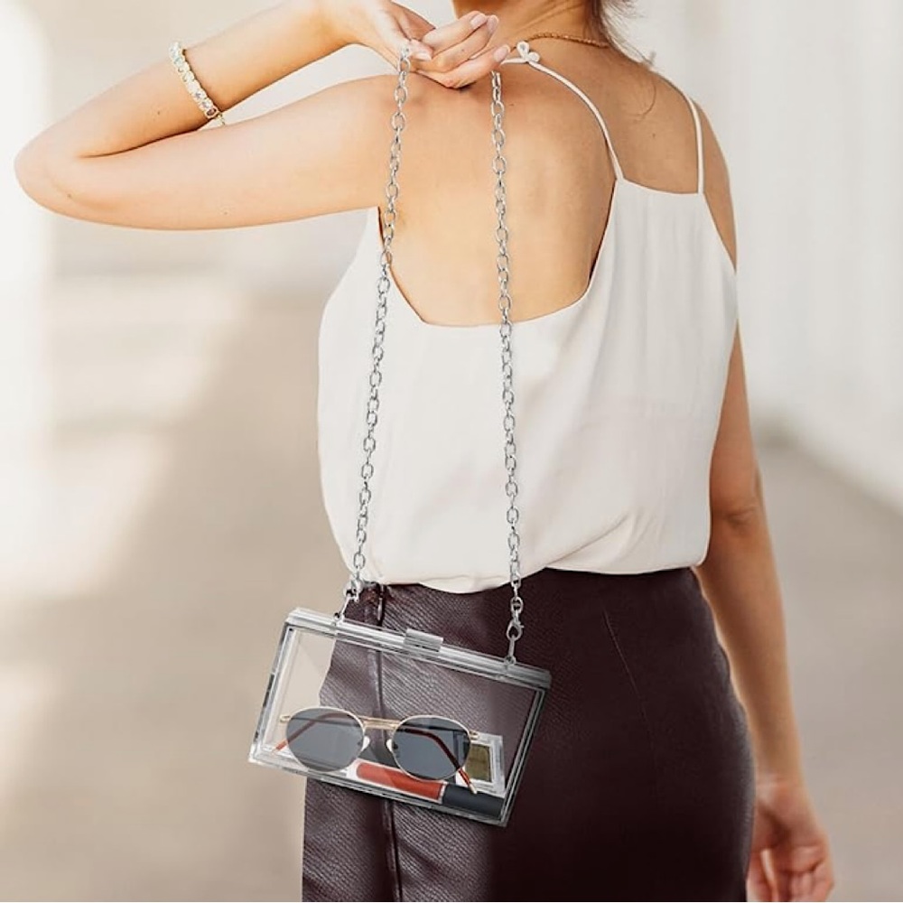 🎉NWOT Clear Acrylic Clutch Bag with Removable Silver Shoulder Strap🎉, Clea…